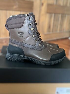 UGG Felton Boot Leather Waterproof Lace Up Stout Brown Size 9.5 New 
S/N 1103721